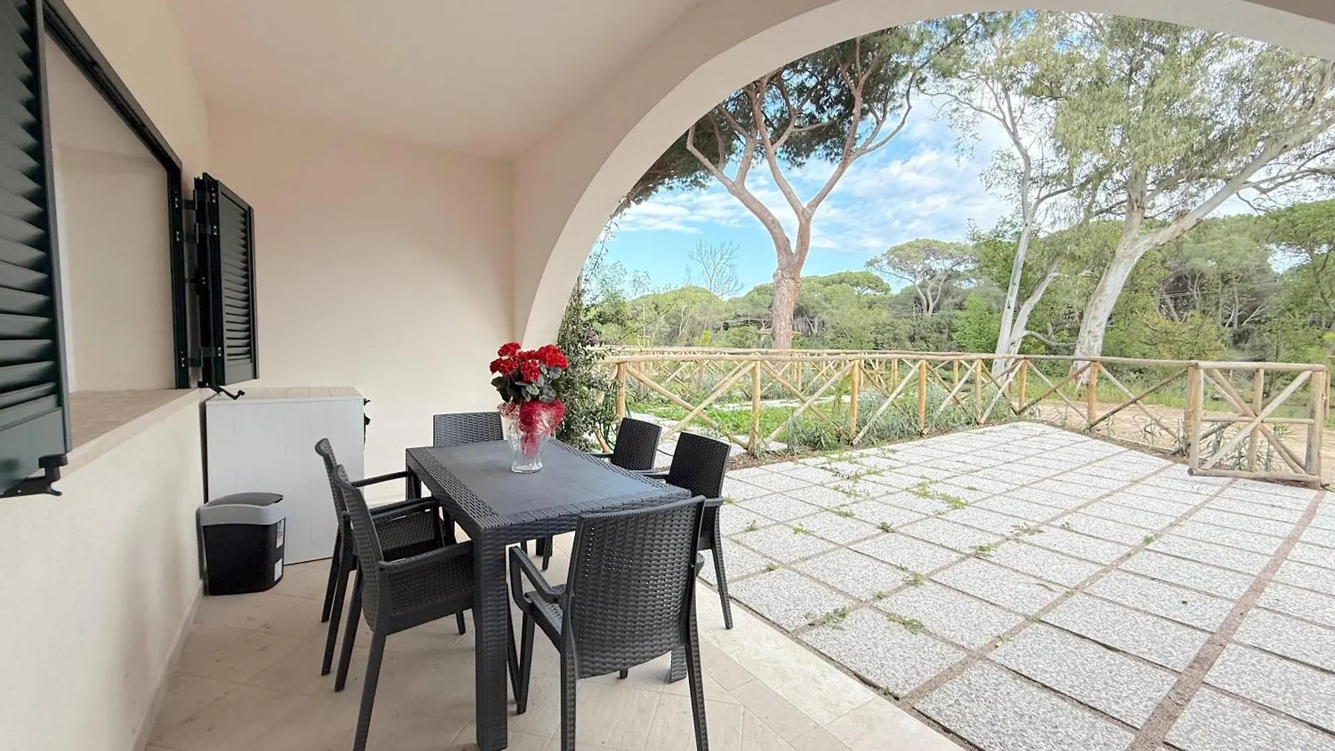 Perla Marina Apartment contacts